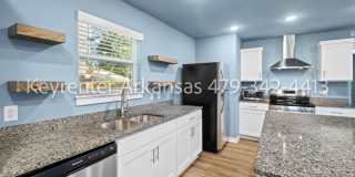 Beautiful 2 Bed, 3 Bath Home Just Off Weddington! Gallery 13