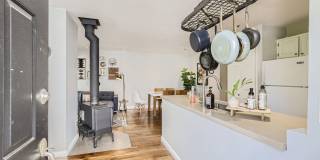Downtown 2 BDR / 2BA - Walk to Everything Gallery 7