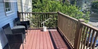 Modern Brighton 4-bed/2-bath with Deck Gallery 8