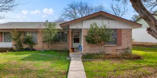 Spacious 3BR Duplex Less Than 1 Mile from Texas State University Gallery 1