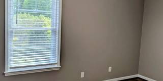 Frost Courtyard Apartments - Gallery 13