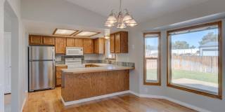 3BD Home on an Oversized Lot with a Standalone SHOP!! Gallery 4