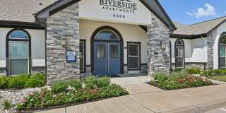Riverside Gallery 12