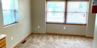 Spacious 3 bed/2 bath - walk to campus! Gallery 31