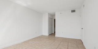 Grand Island Square - 3 Miles to Aventura Mall Gallery 81