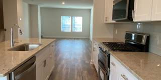 Room in 4 Bedroom Home at Tears Ln Gallery 8