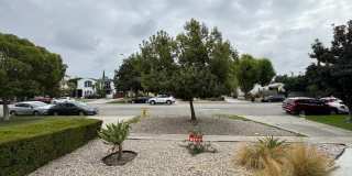 Large centrally located unit with shared yard Large centrally located unit with shared yard Gallery 3