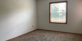 2BR/2BA, vaulted ceilings, pool, parking, W/D included, more! (SC308) Gallery 12