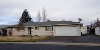 Large home with additional garage! Gallery 1