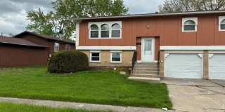 Spacious Updated 4 Bed 2 Bath with Garage Parking Gallery 1