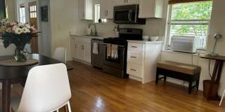 Ideal Duplex on NW Broadway with Parking Gallery 10
