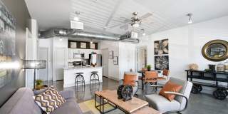 5225 Maple Avenue Gallery 13