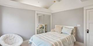 1749 Hill St Gallery 38