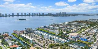 100 PARADISE HARBOUR Boulevard Gallery 1