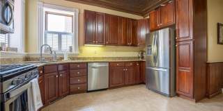 Stunning South Side 3BR - Skyline Views, Master Suite & Finished 3rd Floor Gallery 11