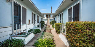 Charming Cottage-Style Apartment with Lush Rose Gardens in University Heights, San Diego Gallery 1