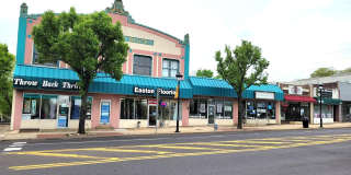 125 N YORK Road Gallery 22