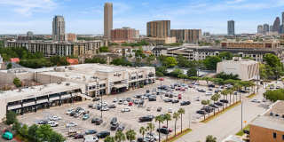 1010 Waugh Apartments Gallery 36