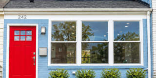 Modern 2BR/2.5BA Home with Spacious Backyard in Lily Ponds Gallery 1