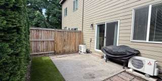 Lovely 3 bedroom/2.5 Bath Townhouse Gallery 11