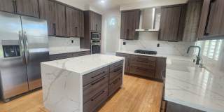 5 Bedroom Home Behind the Gate of Wisteria Place Gallery 9