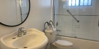 Stunning 3b/2b home with views of the golf course Gallery 16