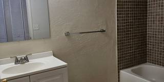 1 BEDROOM 1 BATH NEWLY RENOVATED CONDO Gallery 22