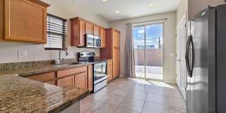 Clean and Comfortable 3 bed 2 bath with loft! Gallery 7