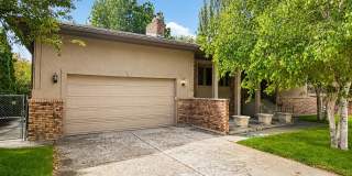 Spacious Charming Home (duplex) Gallery 1