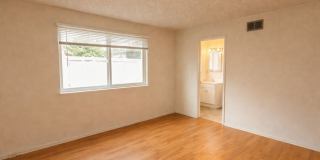 4-Bedroom House with Fenced Backyard **Fresh Paint and New Flooring Gallery 15