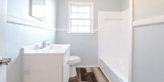 Spacious Duplex! Gallery 21