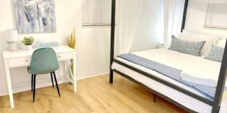 Stylish Heated Pool House  Near the Beach Gallery 8