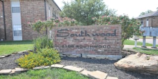 2100 Southwood Drive Gallery 1