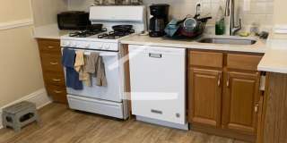 Very spacious 3 bed in Brookline... Gallery 16