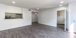 Gorgeous 2 Bed/2 bath apartment in excellent Sherman Oaks area! Gallery 7