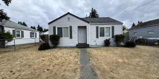 Charming 2-Bedroom Home with Private Yard in South Tacoma Gallery 1