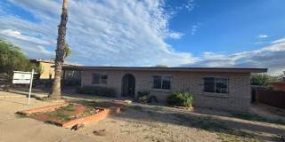 Spacious 4bd/2ba Featuring Central A/C and Large Private Yard Gallery 1