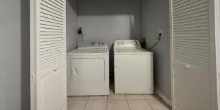 Updated 3 Bedroom 1.5 Bath Townhome w/ Paved Yard + Washer & Dryer Gallery 29