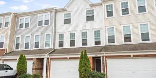 41833 DIABASE Square Gallery 1