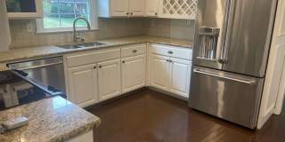 Spacious 4 Bedroom near Guilford College Gallery 10