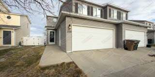 3 bed, 2.5 bath townhouse with a 2 car garage Gallery 1