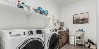 Luxury 2BR + Den Townhome in Amenity-Packed Community - Encanterra Gallery 25
