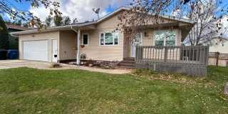 Spacious 5-Bedroom Family Haven with Modern Amenities Gallery 1