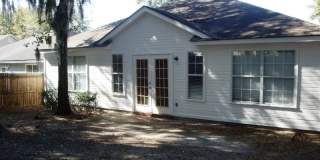 Comfortable 3BR/2BA Home with Open Floor Plan, Vaulted Living Room & Privacy-Fenced Backyard Gallery 3