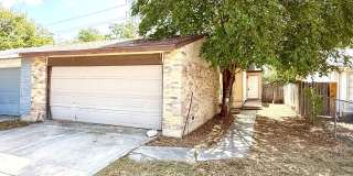 Charming 2-Bedroom Duplex with Fenced Backyard & Detached Garage! Gallery 1