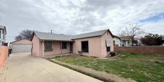 Charming Home in Oildale! Gallery 1