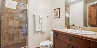 Move in special! Walk to Main Street and the Slopes! Amenities Abound! MOST UTILITIES Included! Garage! Move in special! Walk to Main Street and the Slopes! Amenities Abound! MOST UTILITIES Included! Garage! Gallery 16