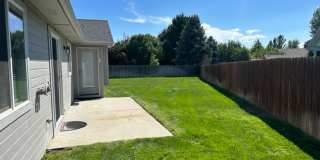 943 Mt Hood | Beautiful bi-level Meridian Home! 3 Car Garage 943 Mt Hood | Beautiful bi-level Meridian Home! 3 Car Garage Gallery 24