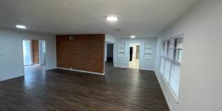 PRE-LEASING! AVAILABLE JUNE 15TH - 5 BED/3 BATH CENTRAL LBK Gallery 3