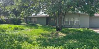 Spacious 3 bedroom, 2 bath Gallery 15